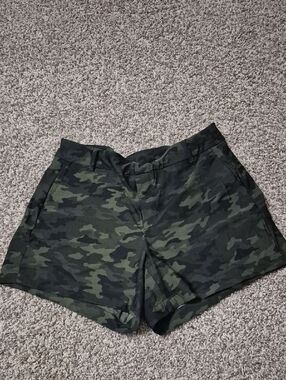 Camo Print Women’s Shorts - Dark Green